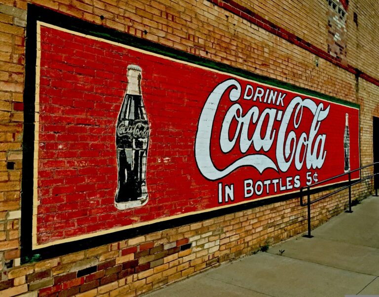 Coca-Cola: de jarabe medicinal a imperio global de las bebidas